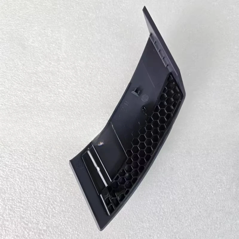 

Для Land Rover Defender: Накладка на переднюю стойку (A-стойку), нижний молдинг, накладка на лобовое стекло, угловая накладка