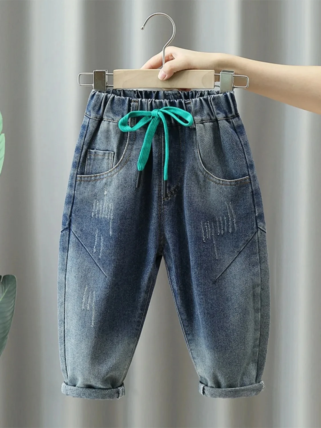 

Spring and Autumn New Boys' Jeans Fashion Children's Loose Casual Pants Back Pocket Letter Jeans Thin