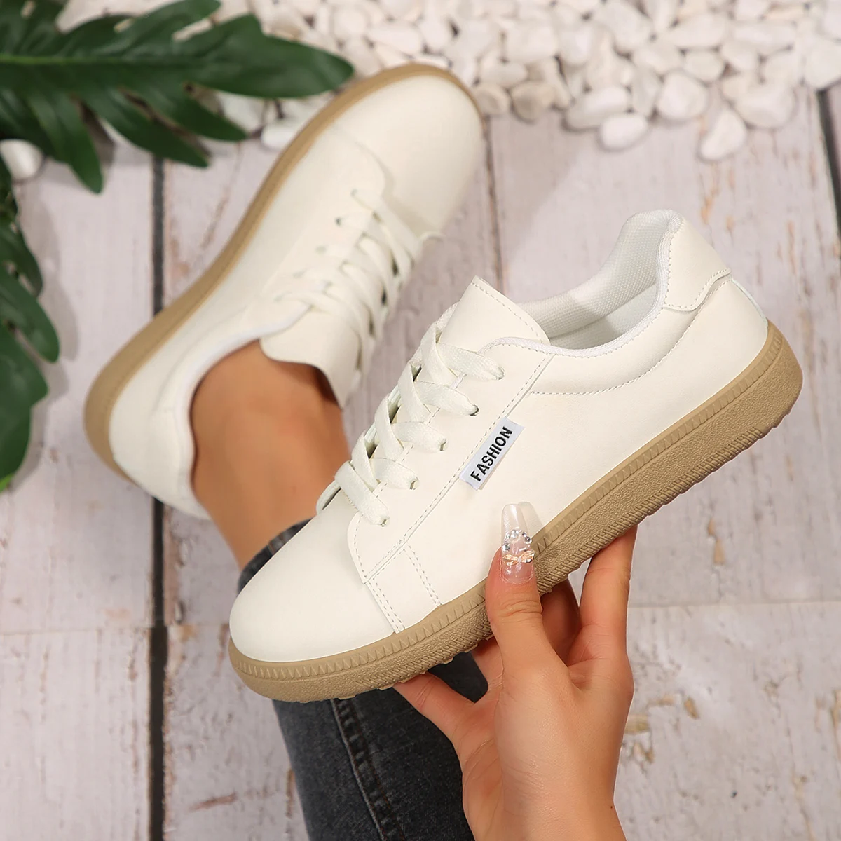 

Женские кроссовки, новинка 2025, летние белые модные женские туфли, минималистичные легкие дышащие походные кроссовки, женские кроссовки