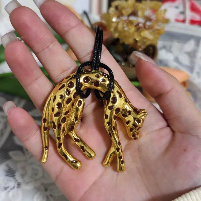 Retro Punk Leoparden-Anhänger Halskette für Männer und Frauen Gold Emaille Panter-Charm Halskette mit Schwarzem Seil Statement Halsschmuck – Detail 6