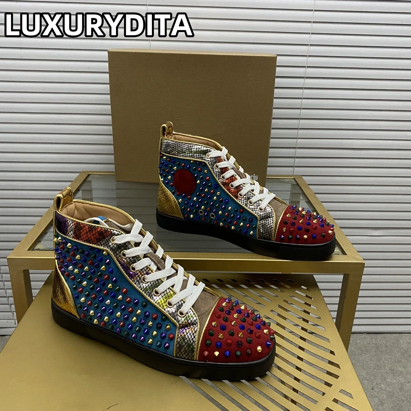 

Top Quality Womens Trendy Casual Tennis Shoes Luxury Mens Real Leather Sneakers 35-48 Designr Rivet Red Soled Lovers Shoes M0107