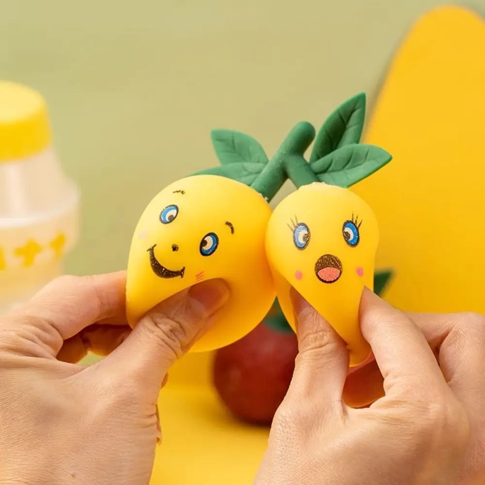 Frisches Gummi-Quetschspielzeug, formbar, Reliever, Yangmei-Spieße, Quetschspielzeug, realistisches, flexibles Obst-Kneifspielzeug