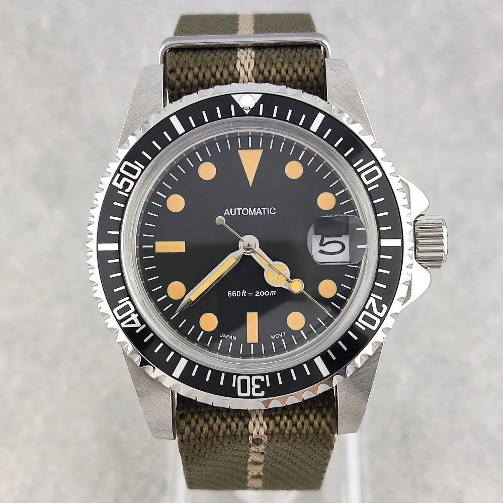 39mm NH35 Watch Black Retro Watch Stainless Steel Sapphire Glass With Magnifying Glass Waterproof Nylon Strap NH35 Watch Custom