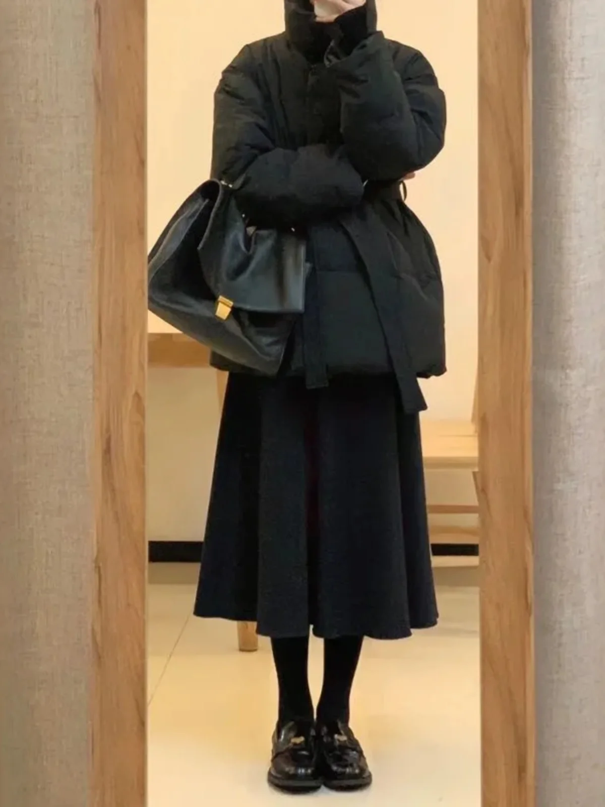 

Черная женская хлопковая куртка средней длины 2024 года, новая зимняя коллекция, в корейском стиле, повседневная, модная, шикарная, маленького размера, премиум-класса, верхняя одежда