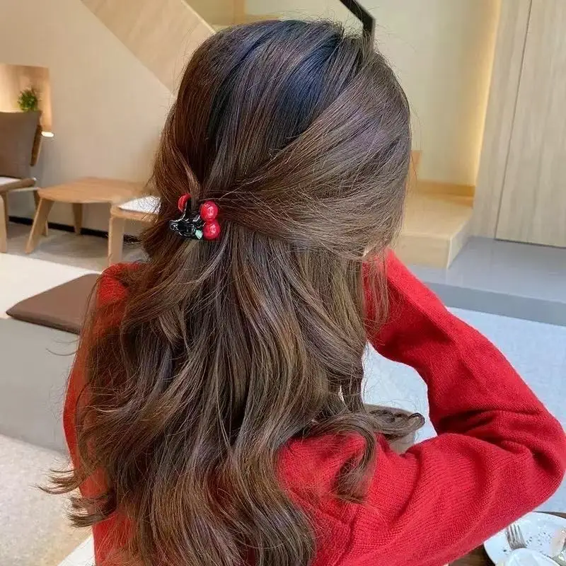 4 Stück Rote Perlen-Kirschblüten Kleine Haarspangen für Mädchen Süße Mini-Pony-Seitenspangen Vielseitige Haarspangen für Unordentliches Haar Haarschmuck – Detail 6