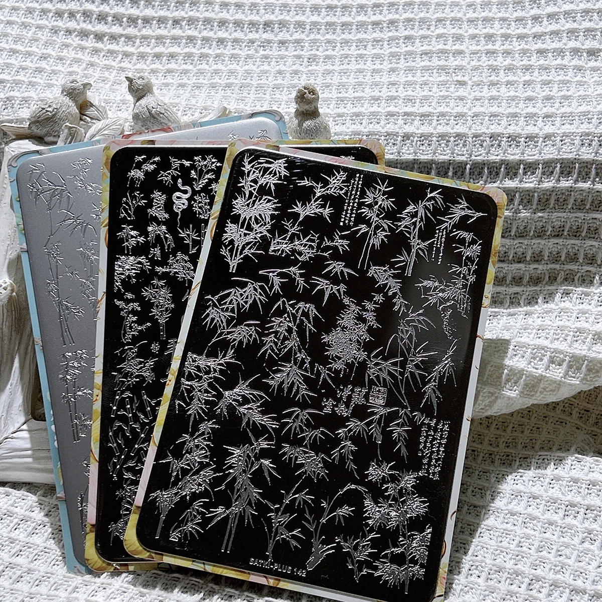 แผ่นปั๊มลายเล็บ แผ่นเหล็กปั๊มลายเล็บ สำหรับมือใหม่ ไม่ต้องทาสี ลายตกแต่งเล็บ แพนด้า ลายไม้ไผ่ แม่แบบลายเล็บแบบถ่ายโอน แม่พิมพ์เจลทาเล็บ แม่พิมพ์ปั๊มลายเล็บ แผ่นปั๊มลายเล็บซิลิโคนใส อุปกรณ์ทำเล็บ