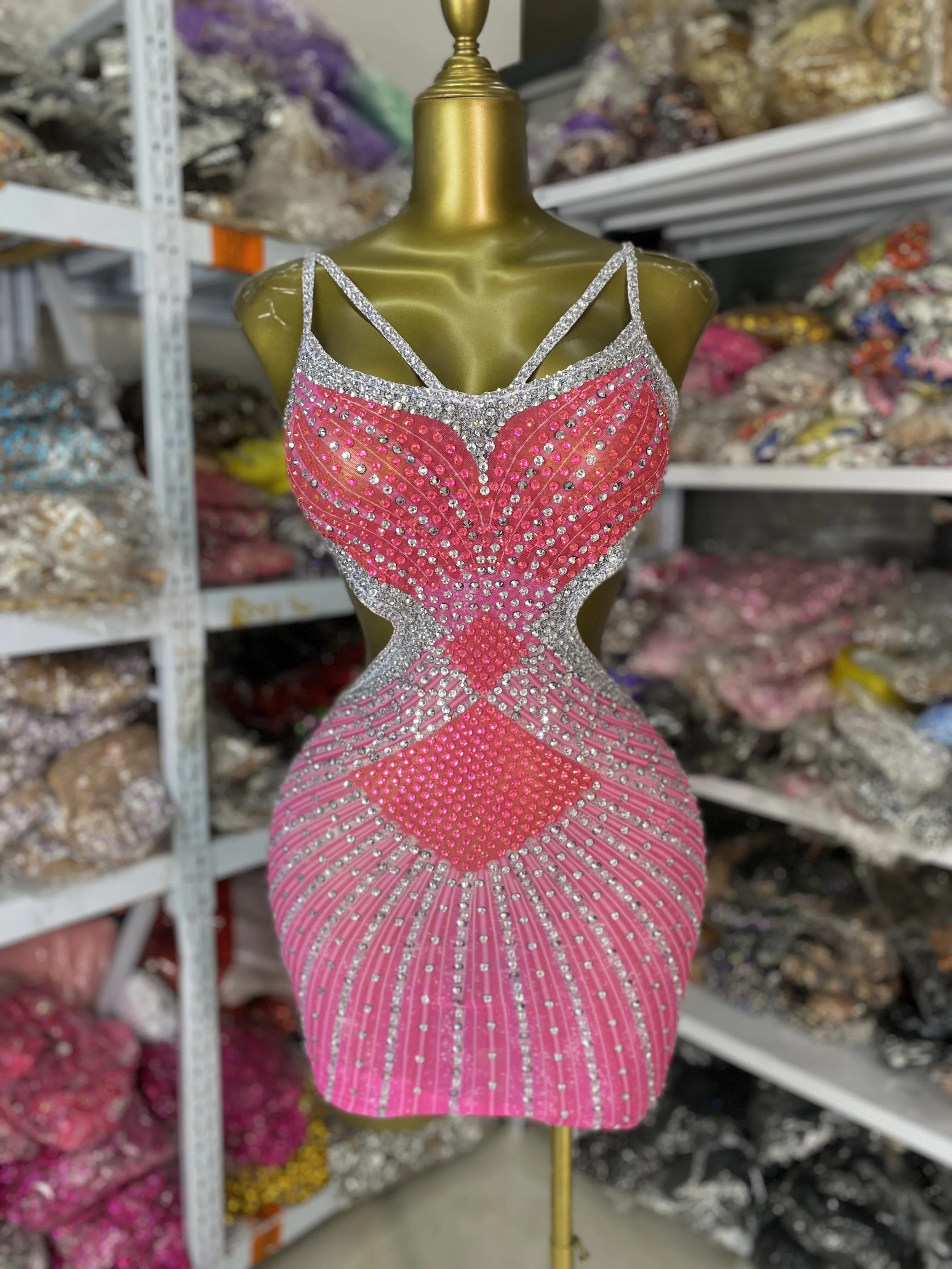 Sparkly roze strass mesh jurk girly speciale gelegenheid spaghettibandje uitgesneden backless bodycon mini sexy avondclub deel