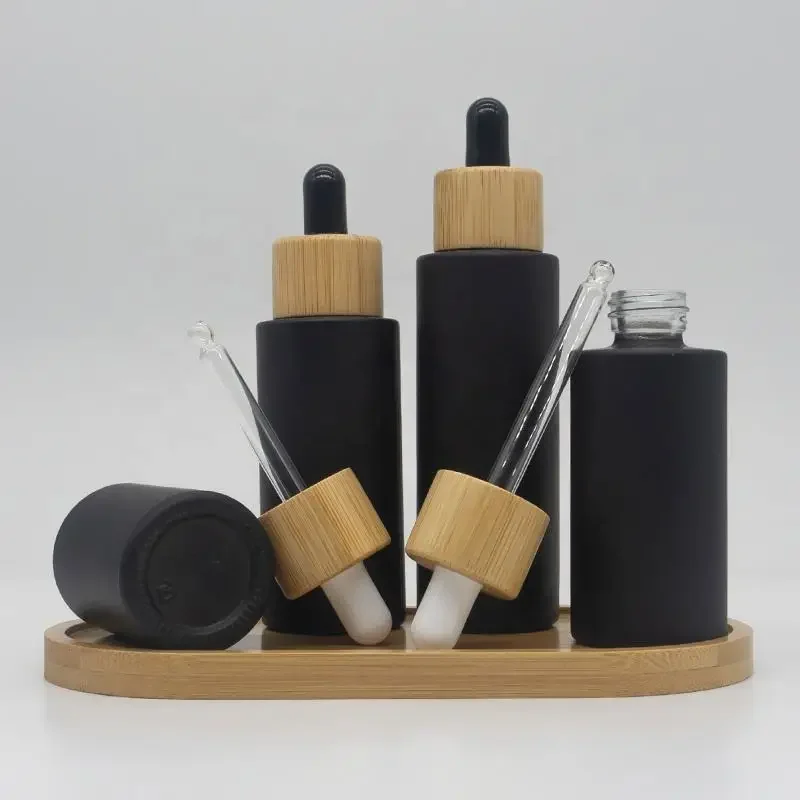 Botella cuentagotas de vidrio negro mate vacía, pedido a granel, aceites esenciales recargables de madera amboo, contenedores para el cuidado de la piel con tapa de bambú