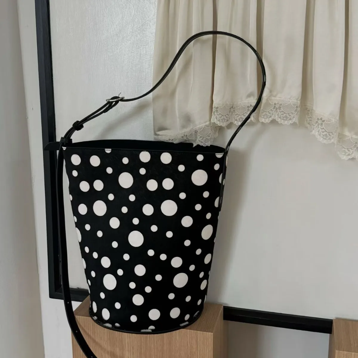 

FIRMRANCH 2026 Spring New High-end Horsehair Polka Dot Design Casual Large Capacity Women's Shoulder Bag Bucket Purse Cowhide