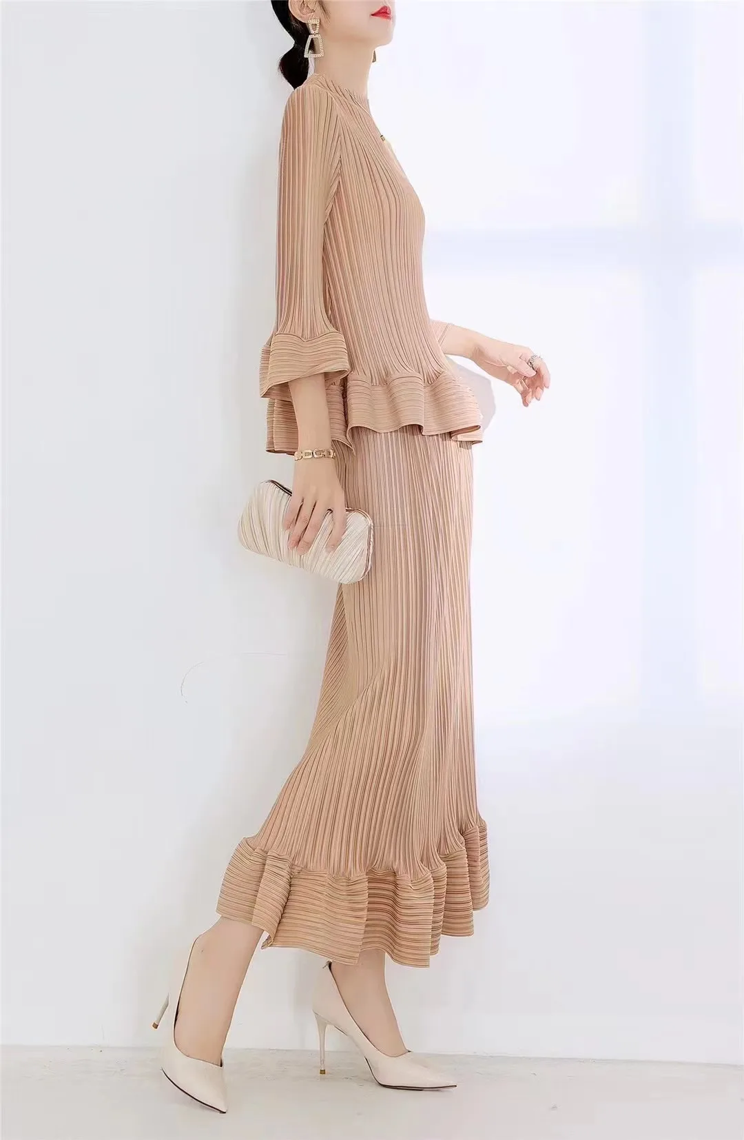 2024 Miyake Pleated High-end Spring New Black Khaki Suit Round Neck Ruffle Top + Skirt Casual Party Two-piece Set