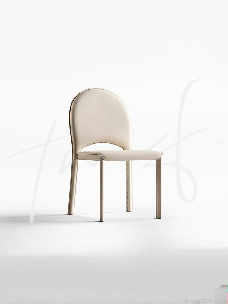 كرسي طعام مصنوع من الجلد ذو سرج بلون كريمي، مقعد مصمم حديث للمنزل والمطاعم والفندق