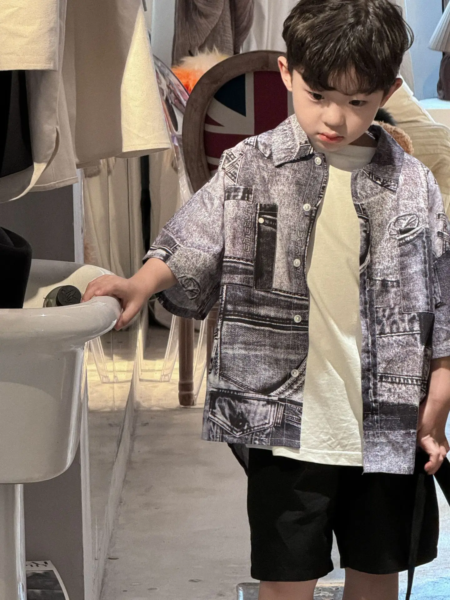 Top para bebés, novedad de verano 20224, camisa de manga corta con estampado vaquero de imitación de algodón lavado suave y cómodo para niños coreanos