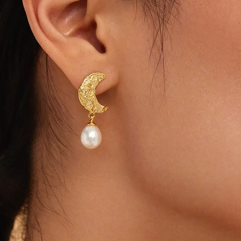 Fashion simple trend exquisite carved irregular moon earings High quality light luxury pearl earrings for women wedding jewelry