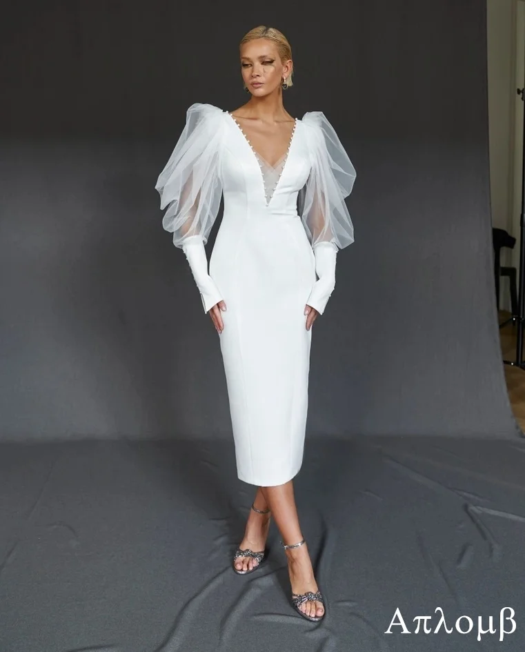 Abito da sposa di lusso con scollo a V alla moda semplice senza maniche in raso bianco personalizzato Abiti da sposa con temperamento per festa nuziale di alta qualità