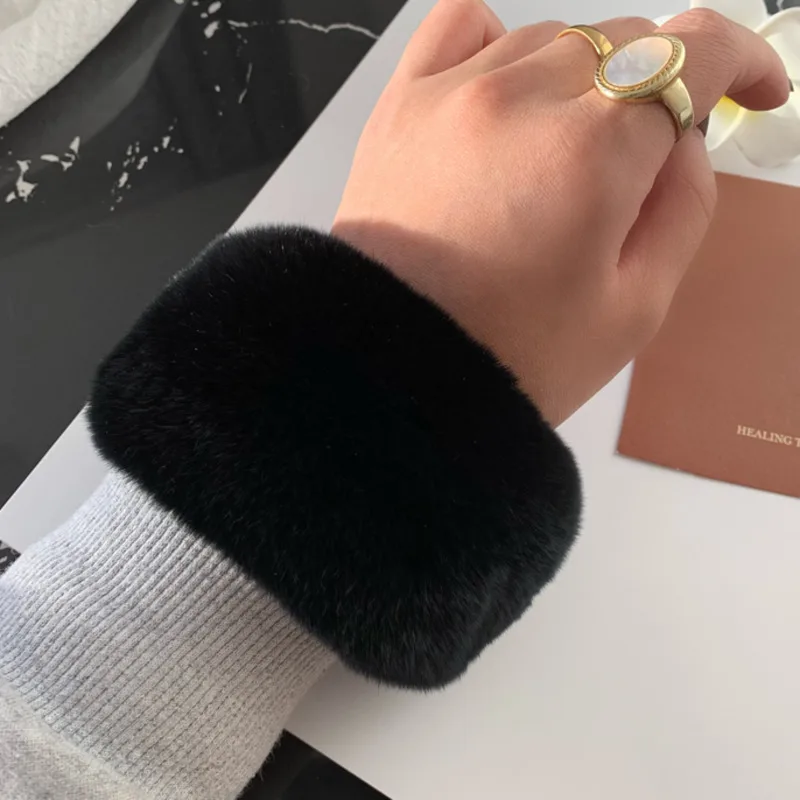 Polsini in vera pelliccia di coniglio Inverno Simpatico anello in peluche Bracciale Scaldabraccia in pelliccia di moda Polsini in pelliccia di coniglio di alta qualità Vendita calda Scaldapolsi