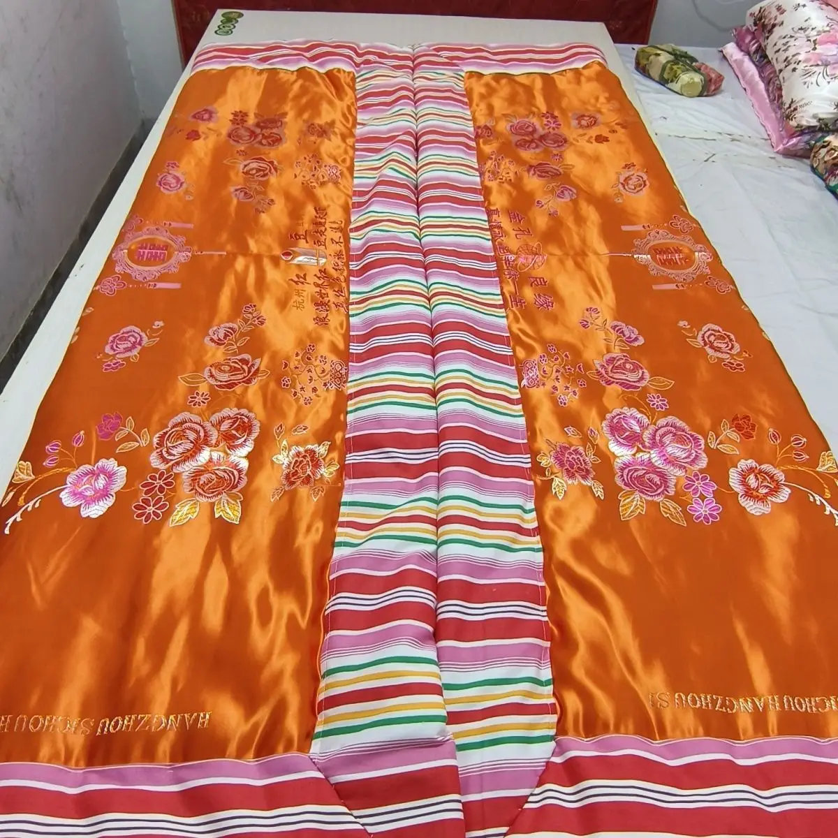 No cotton filling Glossy satin silk cover with single-sided zipper Ice cool floral print bedspread home bedding