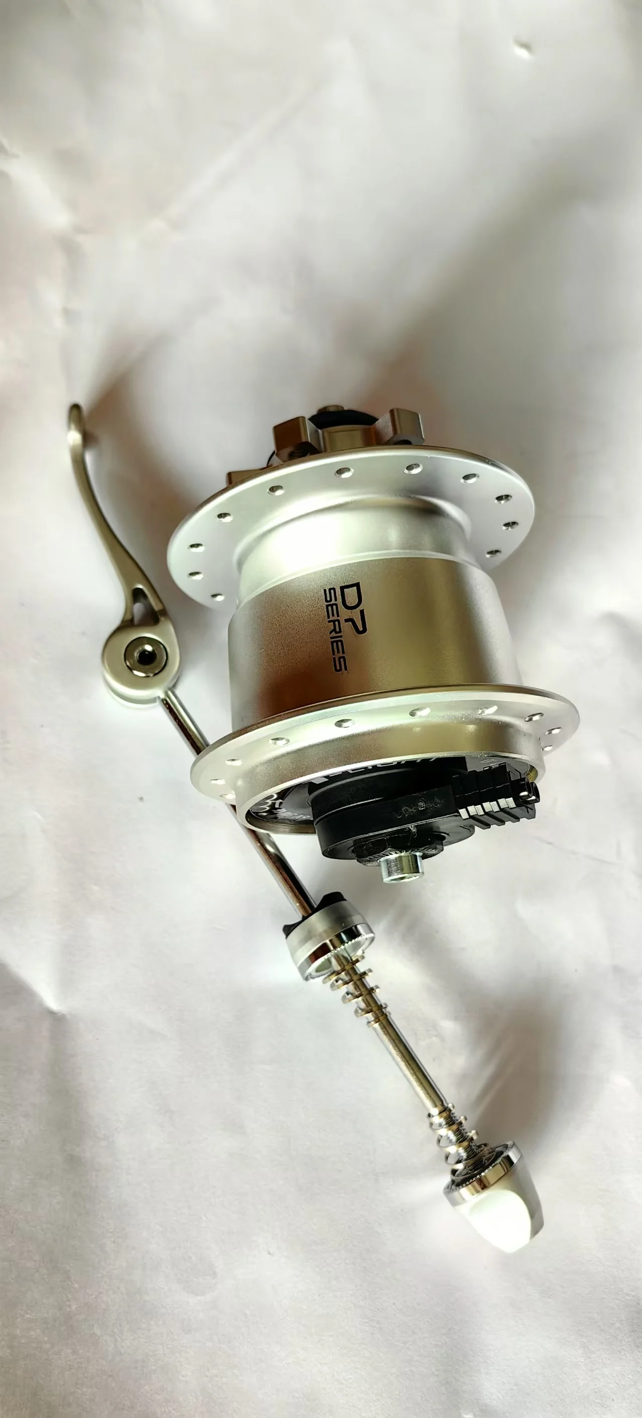 

Ступица серии i-LIGHT D7 Dynamo, 32 отверстия, 6 В, 3 Вт, ступица дискового тормоза, велосипедная, 100 мм, быстросъемный