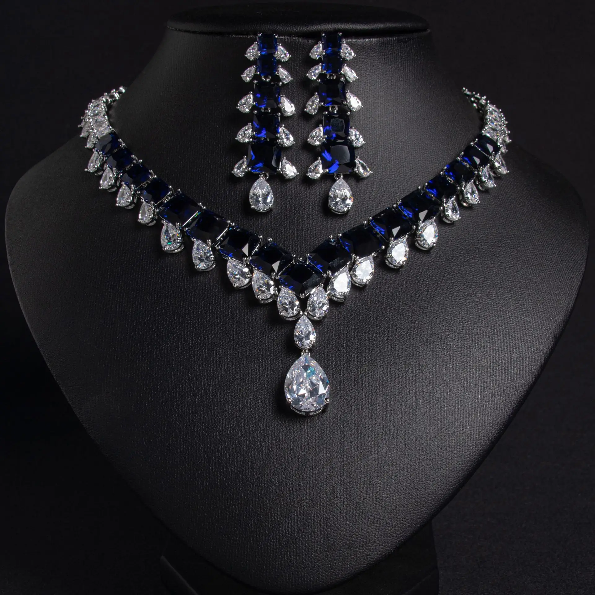 Fashionable Simple Zircon Exaggerate Necklace Set Europe and America Light Luxury Exquisite Bridal Dress Jewelry Accessories
