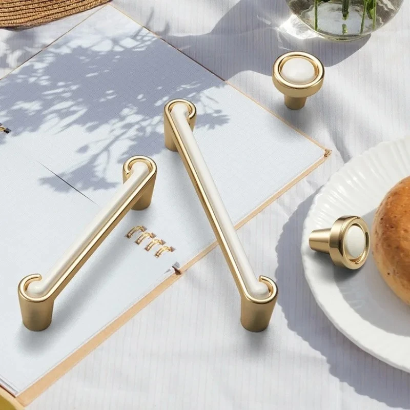 Moderner Kleiderschrank- und Küchentürgriff, Schubladen- und Schranktürgriff, Nordisch-Amerikanischer Gold-Einlochgriff, Möbelbeschlag 192MM – Detail 2