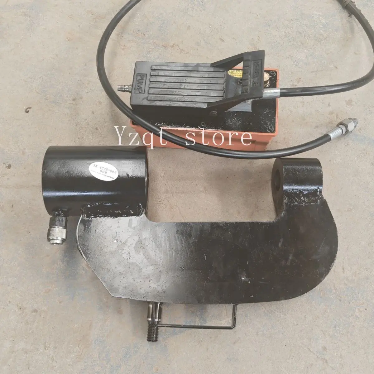 Increase the 60-ton brake pin remover, brake pin lift frame, widen and increase the cylinder brake shaft remover