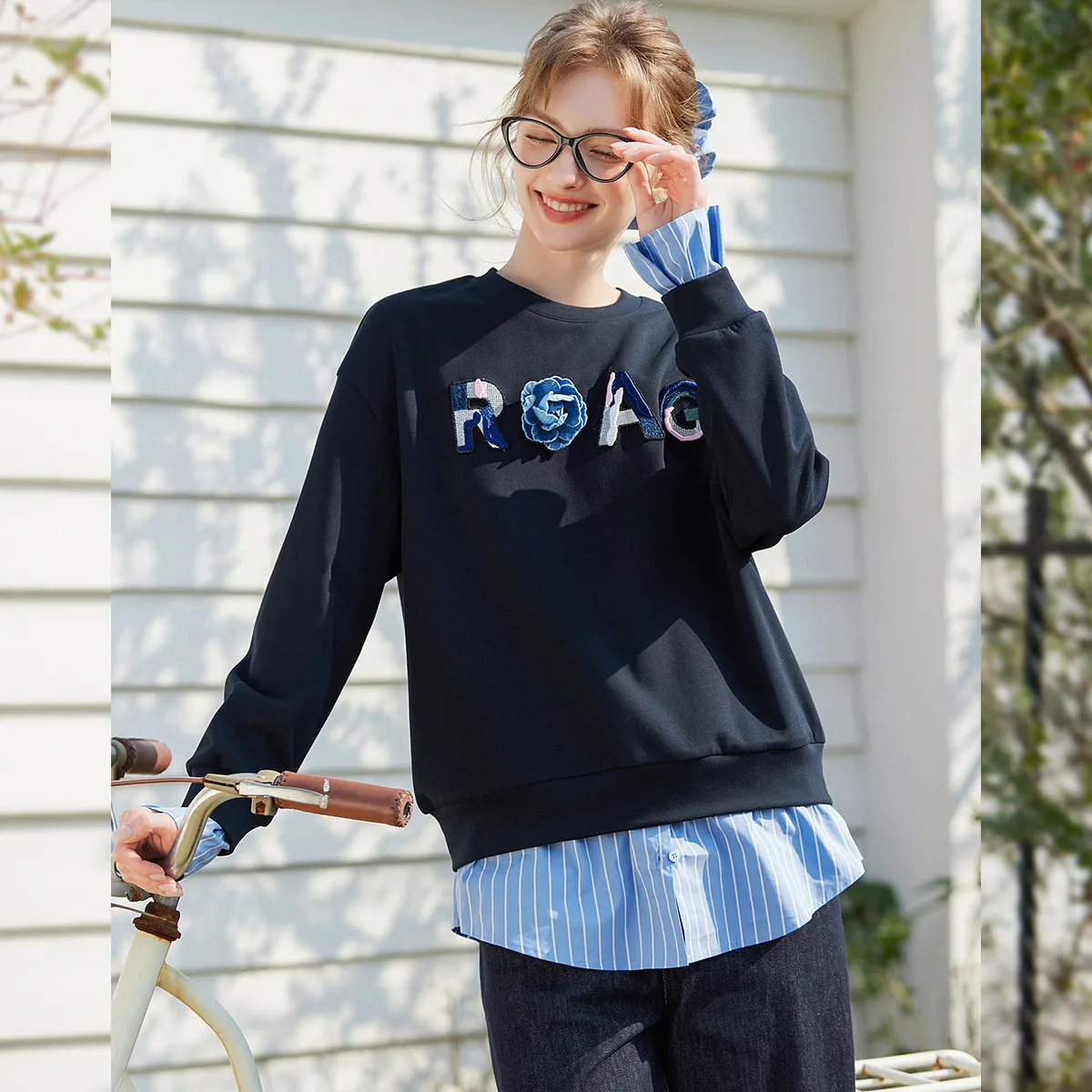 LOUIS YAO 2025 Spring Color Contrasting Splicing Fake Two Piece Hoodie Three Dimensional Embroidered Loose Women's Hoodie