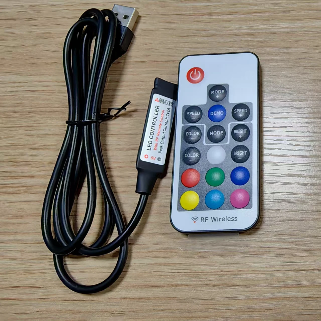 Controller LED DC5V USB Mini RGB Telecomando wireless RF a 17 tasti per strisce LED 3528 5050