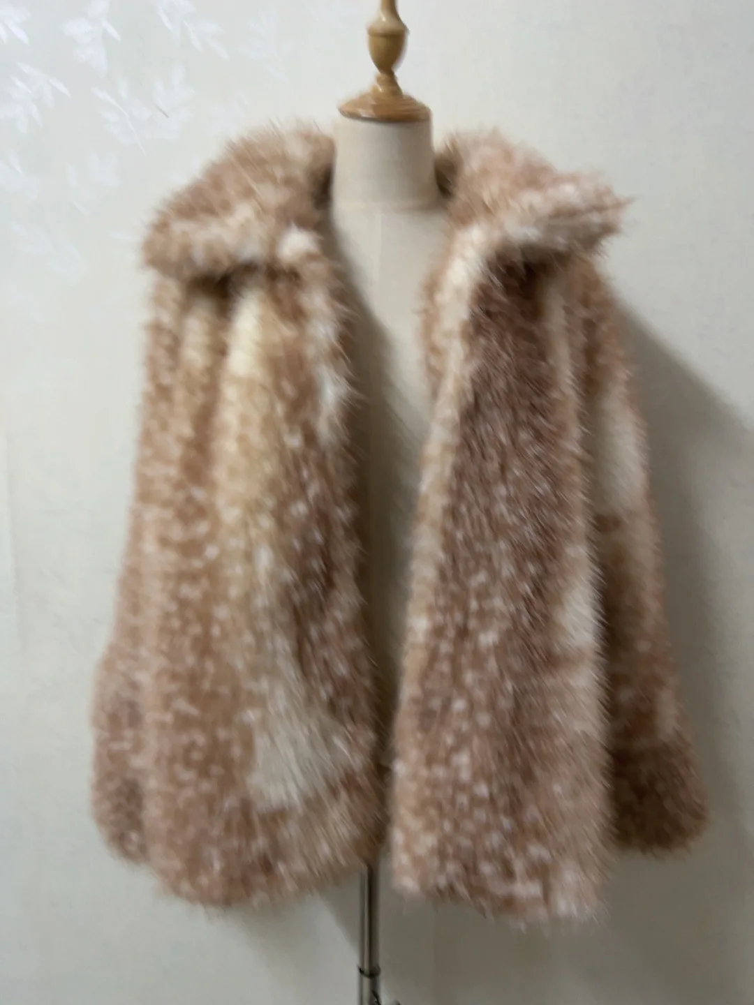 เสื้อโค้ทขนสัตว์เทียมลายจุดสไตล์วินเทจสำหรับฤดูหนาว  คอปกแบบปกเสื้อเชิ้ต แขนยาว  ให้ความอบอุ่น สวมใส่สบาย ทรงหลวม