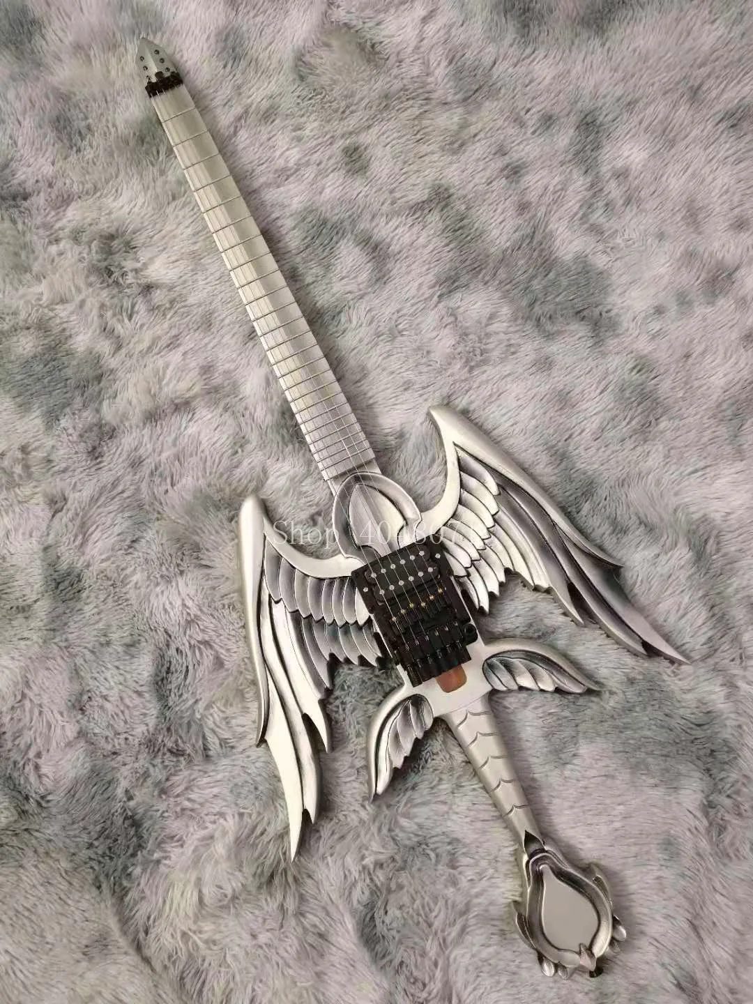 Freight-free, sword-shaped guitar, eagle-shaped body, black hardware