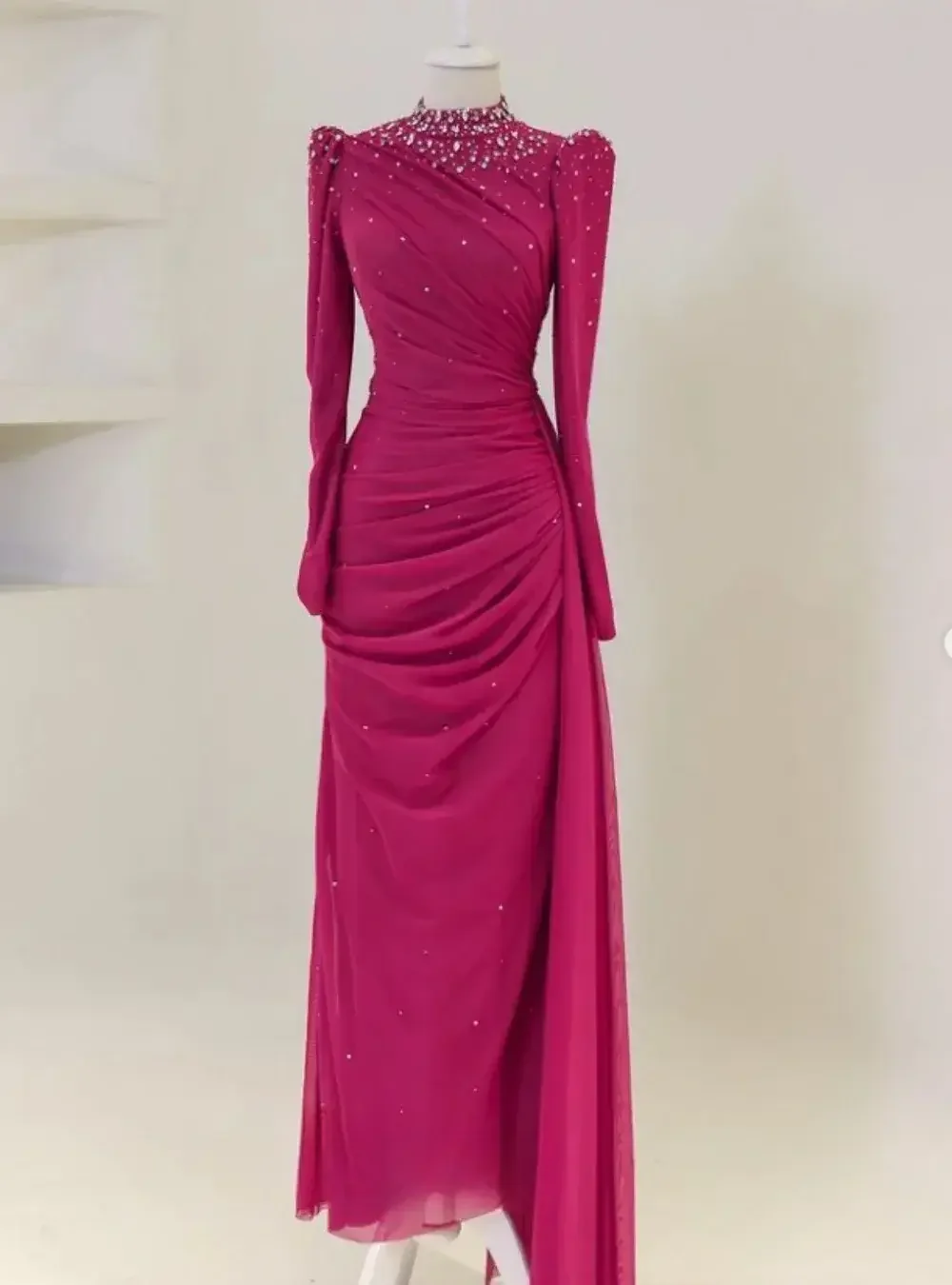 

Customized Fuchsia Evening Dress Long Sleeve Crystal Beading High Collar Modest Evening Dresses Luxury Dubai Wedding Party Dress