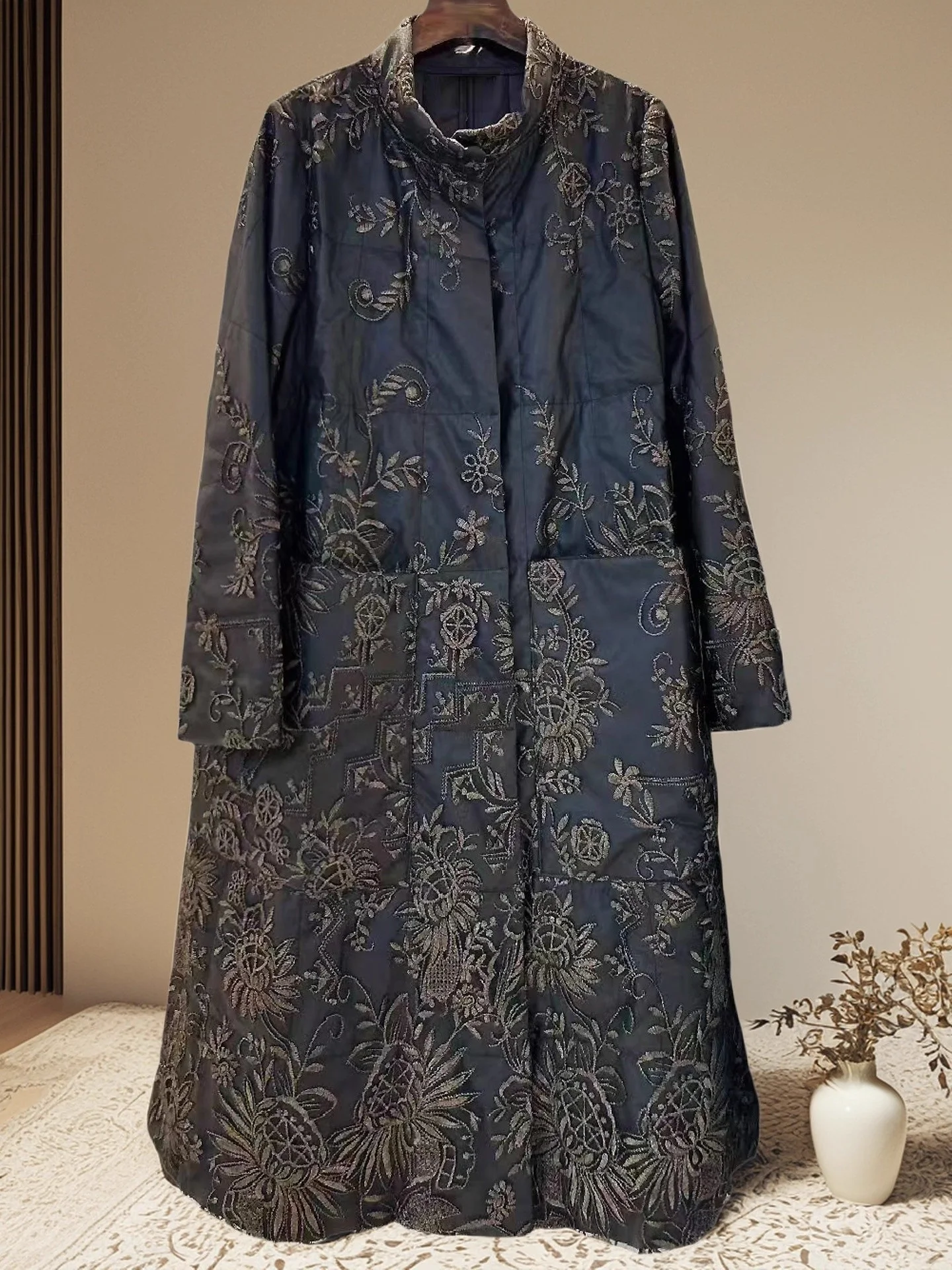 

Новые длинные зимние пальто высшего качества, винтажные женские пальто 2025 года, роскошные теплые парки с длинными рукавами и вышивкой, верхняя одежда