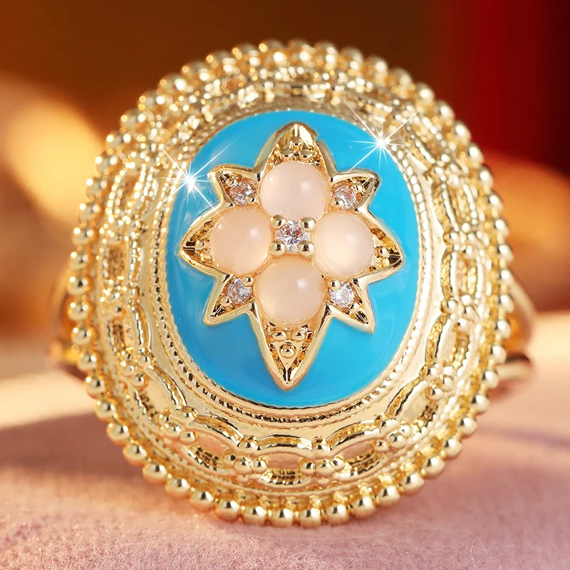 Women's Vintage Round Flower Ring Inlay Synthetic Zircon Exquisite Carved Outer Ring Palace Style Jewelry