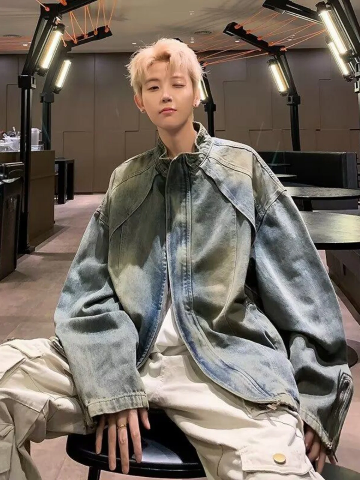 

Мужская джинсовая куртка Waed adient: весенне-осенний дизайн, воротник-стойка, молния, декор в американском уличном стиле