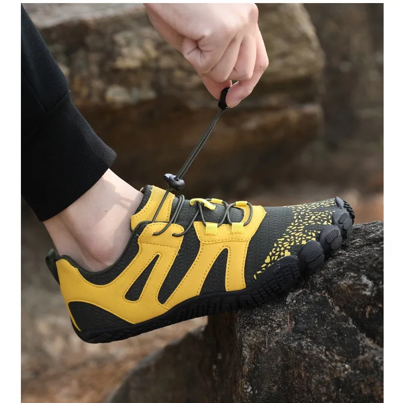 

New creek walking shoes， outdoor sports wading shoes ，couple beach swimming shoes， hiking five-finger shoes