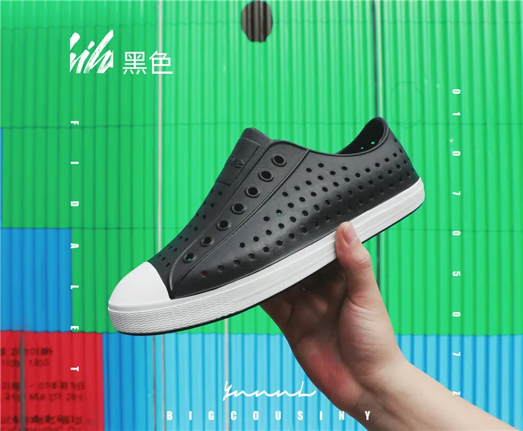 Summer Family Men's Women's Shoes Hollow Breathable Hole Shoes Baotou Wading Beach Shoes Unisex Light Casual Shoes 36 45