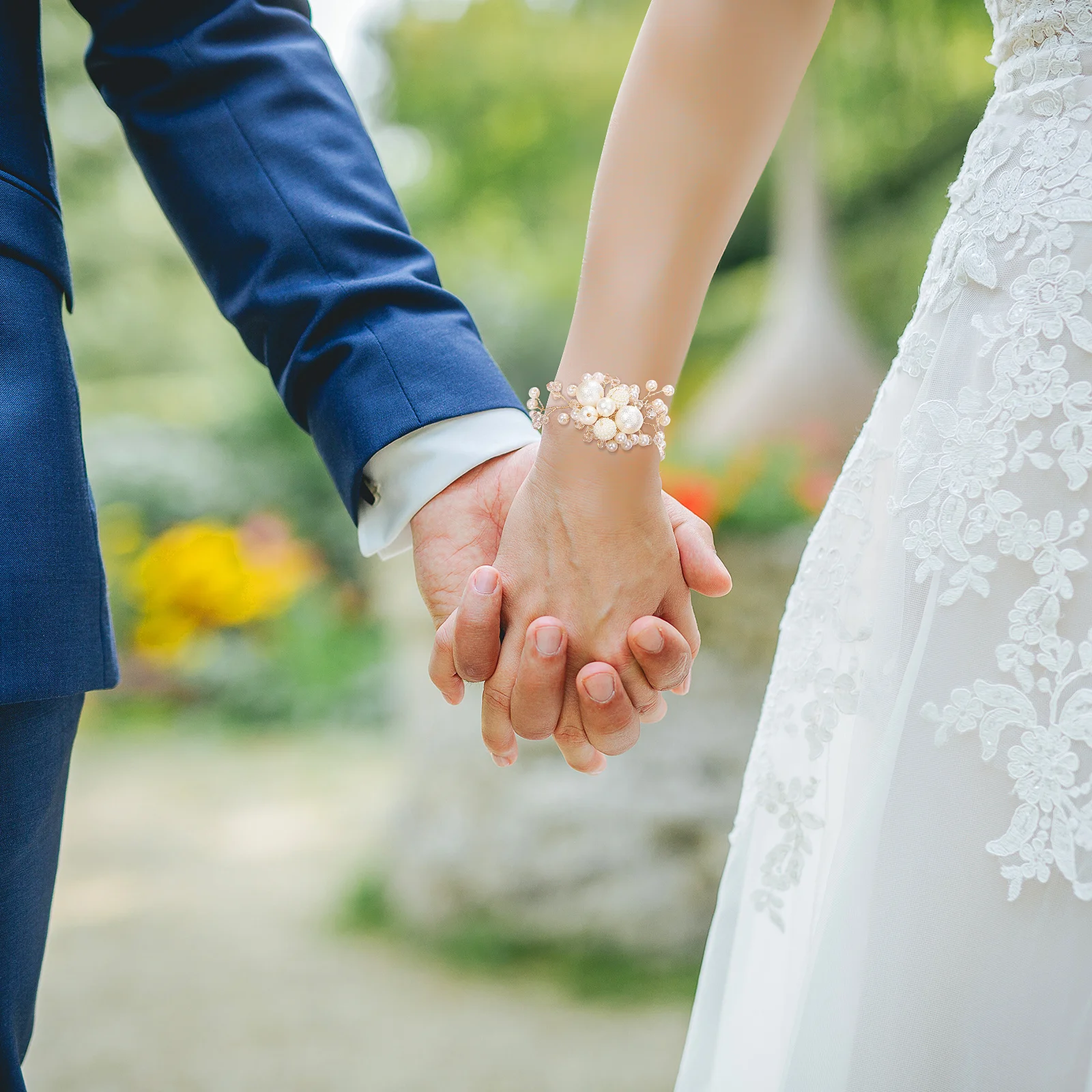 

Pearl Hand Flower Wrist Band Bridal Wedding Wristlet For Bridesmaid Decorative Beaded Bracelet Matching Evening Dress Jewelry