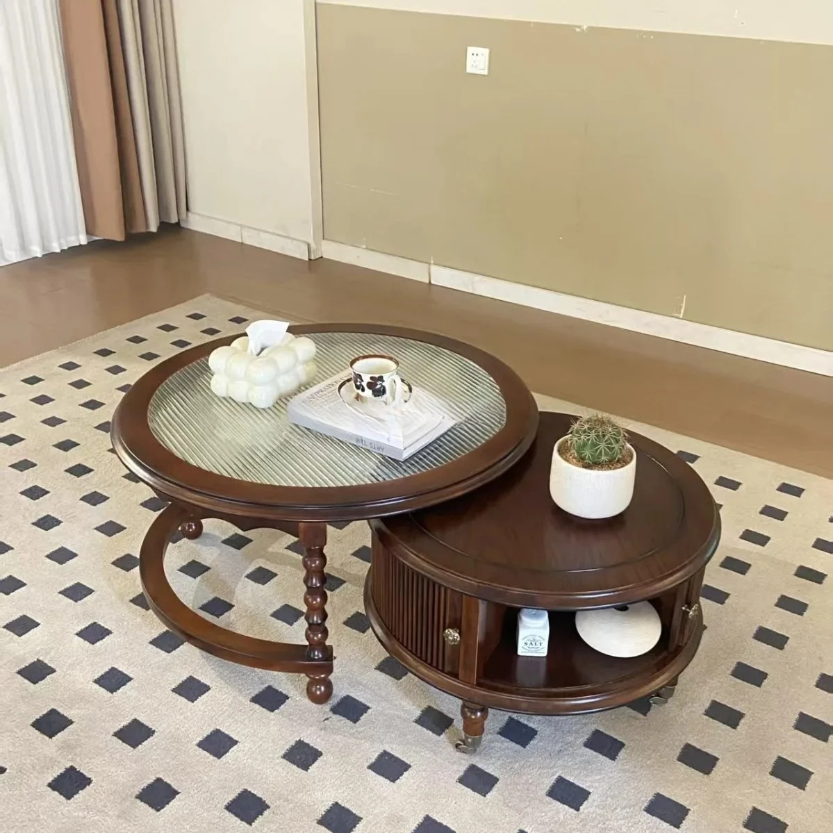 

Круглый журнальный столик из цельного дерева во французском стиле ретро, американский высококачественный легкий роскошный круглый стол, простой и современный