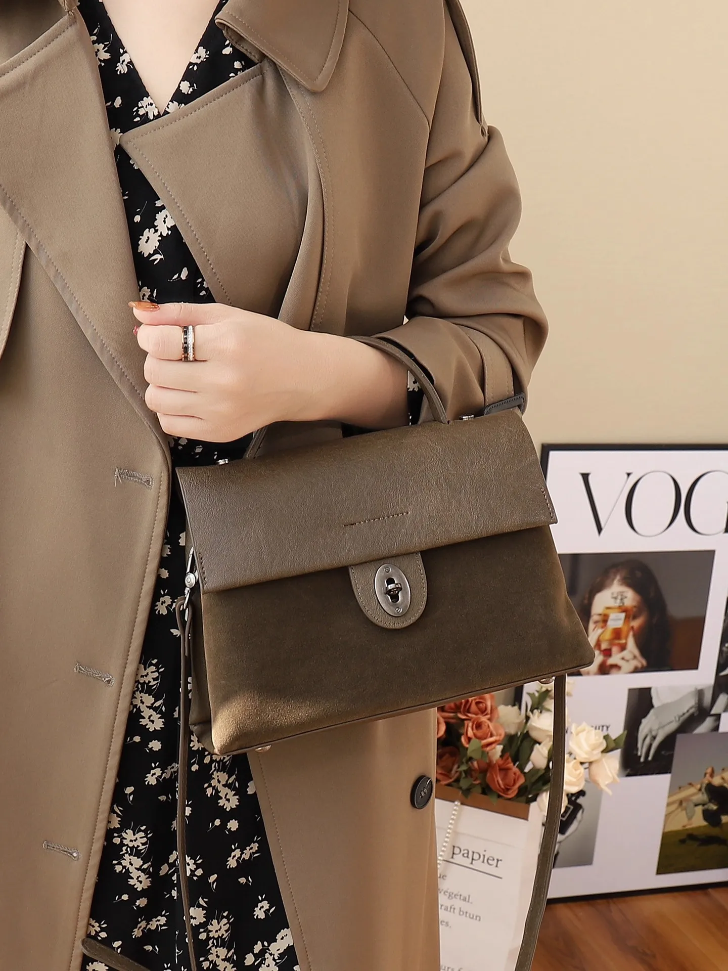 

Женская сумка MKDA 2025: Новая модель, мягкая кожаная сумка через плечо с замком-защелкой, повседневная элегантная сумка на плечо для женщин