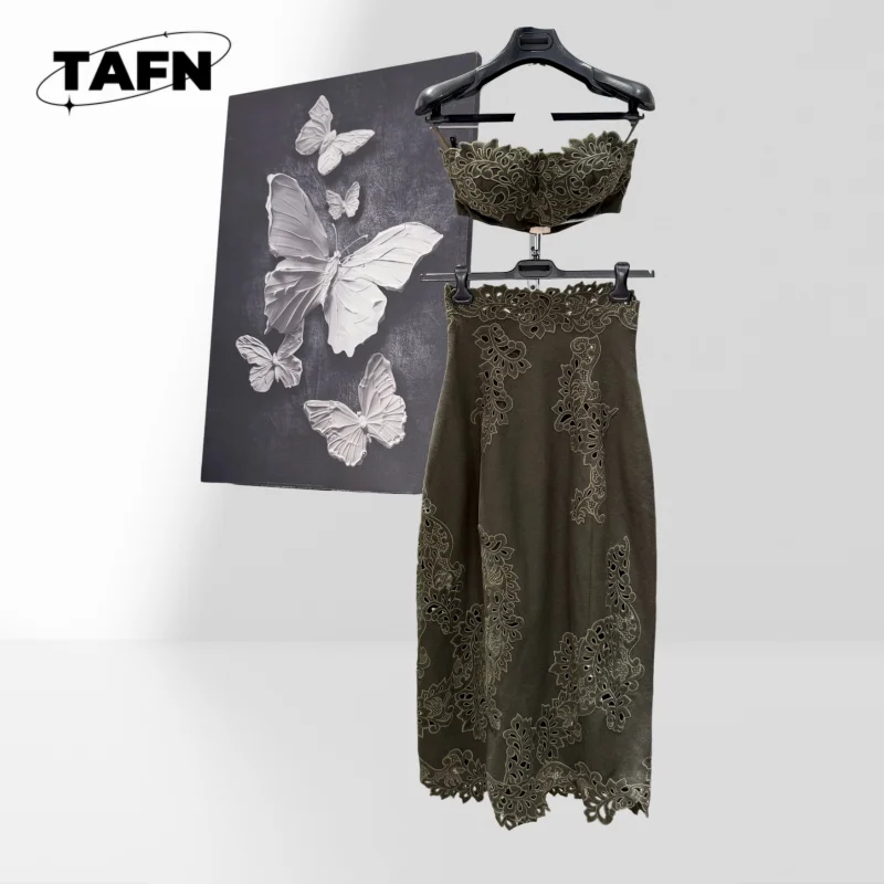 

Skirt and Top Set, Perfect for Casual or Party Looks Perfect for Hot Weather and Fashionable Looks Comfortable and TrendyAG408
