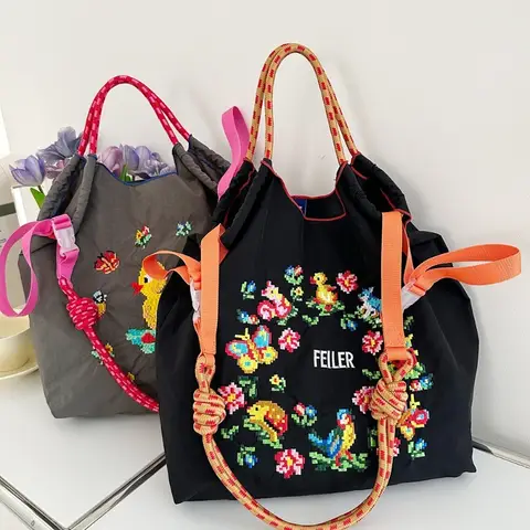 FEILER 옥스포드 대형 드로우 스트링 핸드백 – 휴대용 숄더백, 접이식 디자인, 자수 장식의 럭셔리 디자이너 가방 FEILER 옥스포드 대형 드로우 스트링 핸드백 – 휴대용 숄더백, 접이식 디자인, 자수 장식의 럭셔리 디자이너 가방