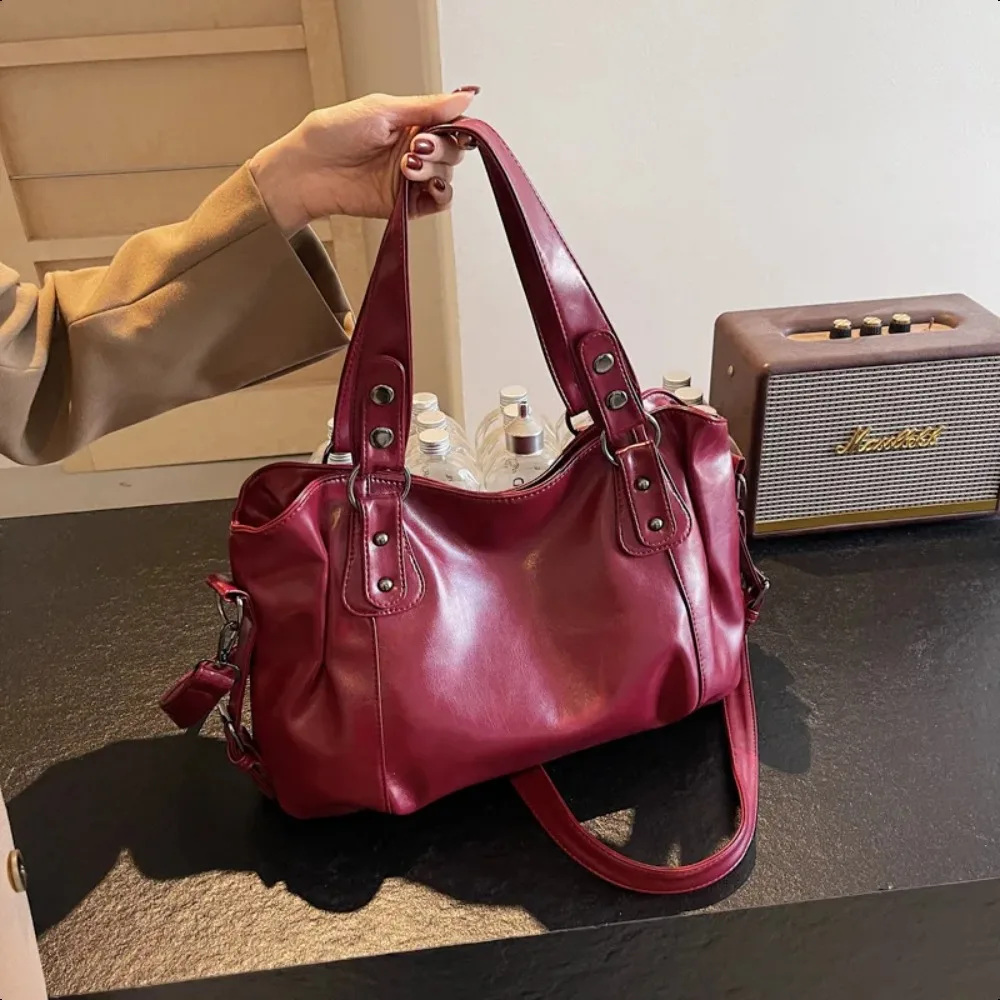 

Retro PU Tote Bag European and American Style Solid Color Soft Leather Large Capacity Shoulder Bag for Daily Use