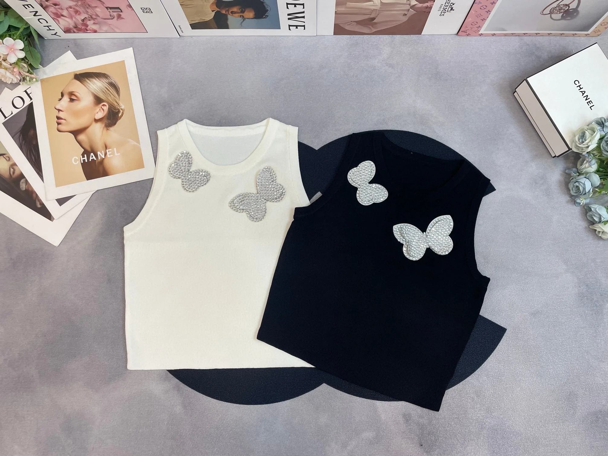 

2024 Early Spring Summer New Heavy Industry Diamond Butterfly Round Neck Sleeveless Knitted Tank Top Classic Women Sweater X899