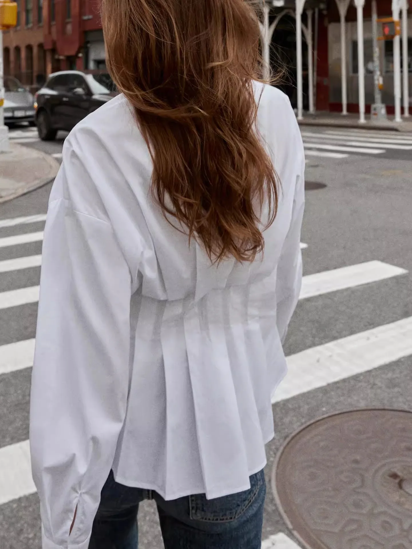 Jesień 2025 Damska długa bluzka z wygiętym białym kołnierzykiem, modelująca talię, codzienna, wygodna, mieszanka bawełny i poliestru...