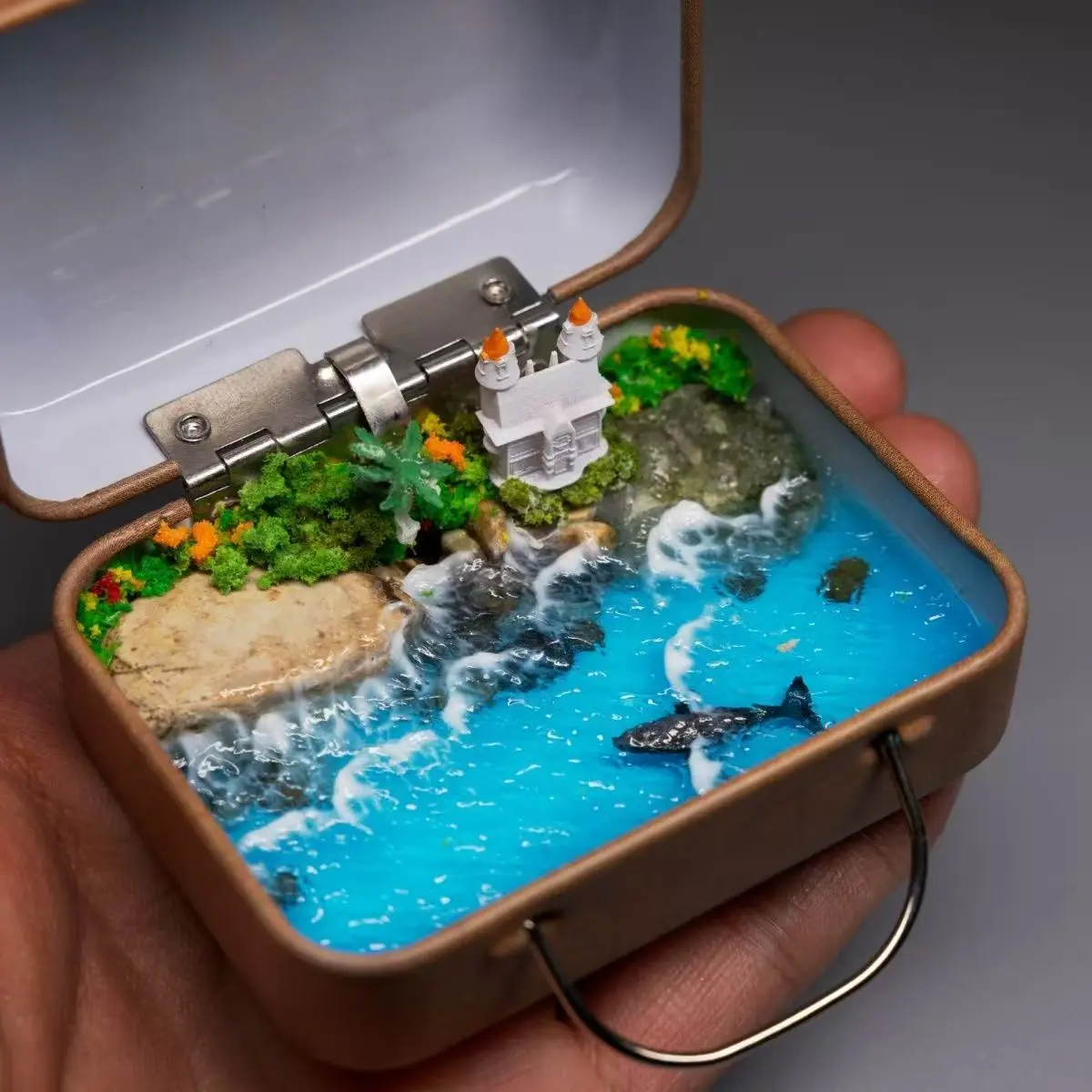 1Pcs Iron Box Handmade Miniature Landscape Bay Peninsula Model Ornament Handicraft Decorations Gifts box color style random