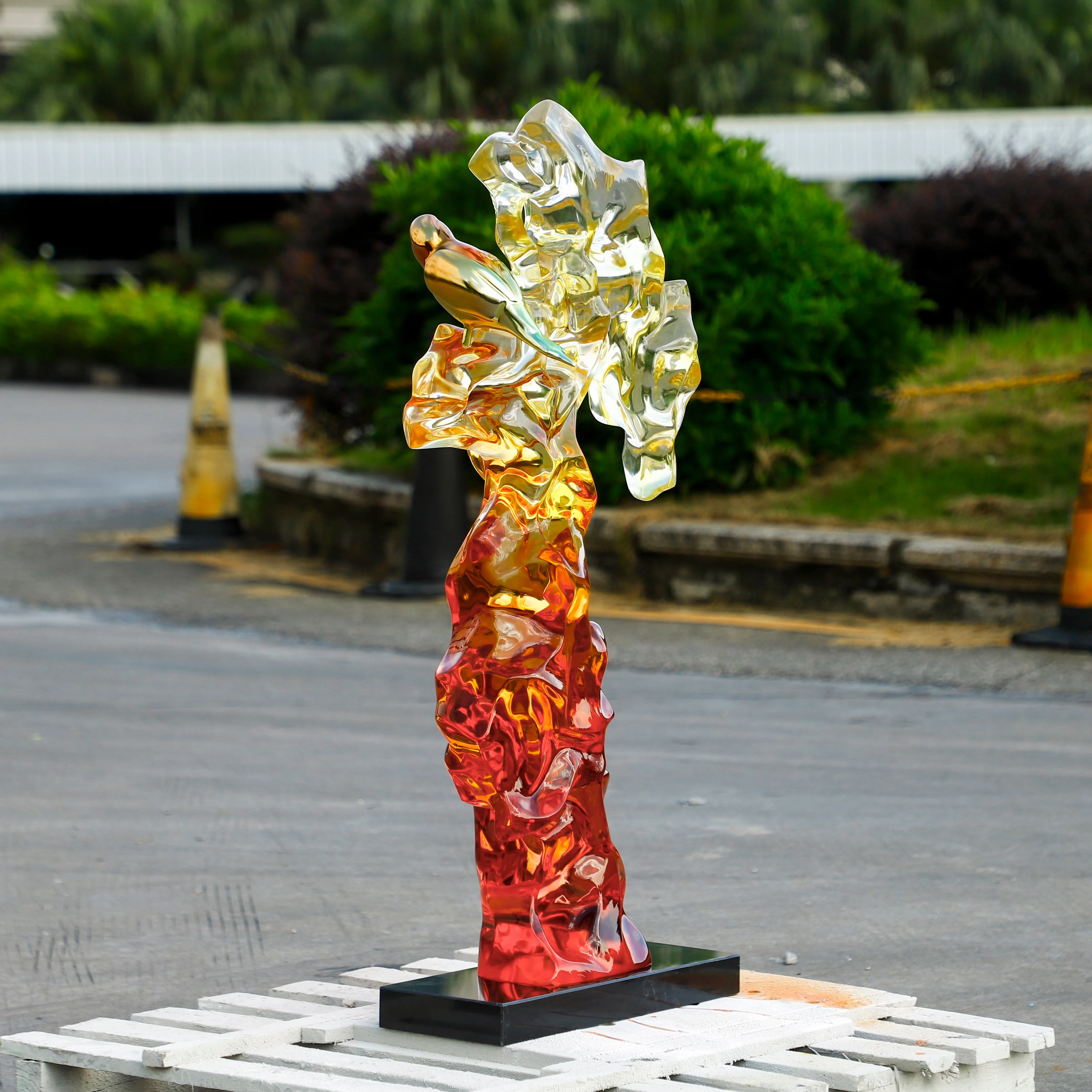 Transparent resin Taihu stone modeling artificial gorgeous ornament, handmade hotel home villa decoration sculpture