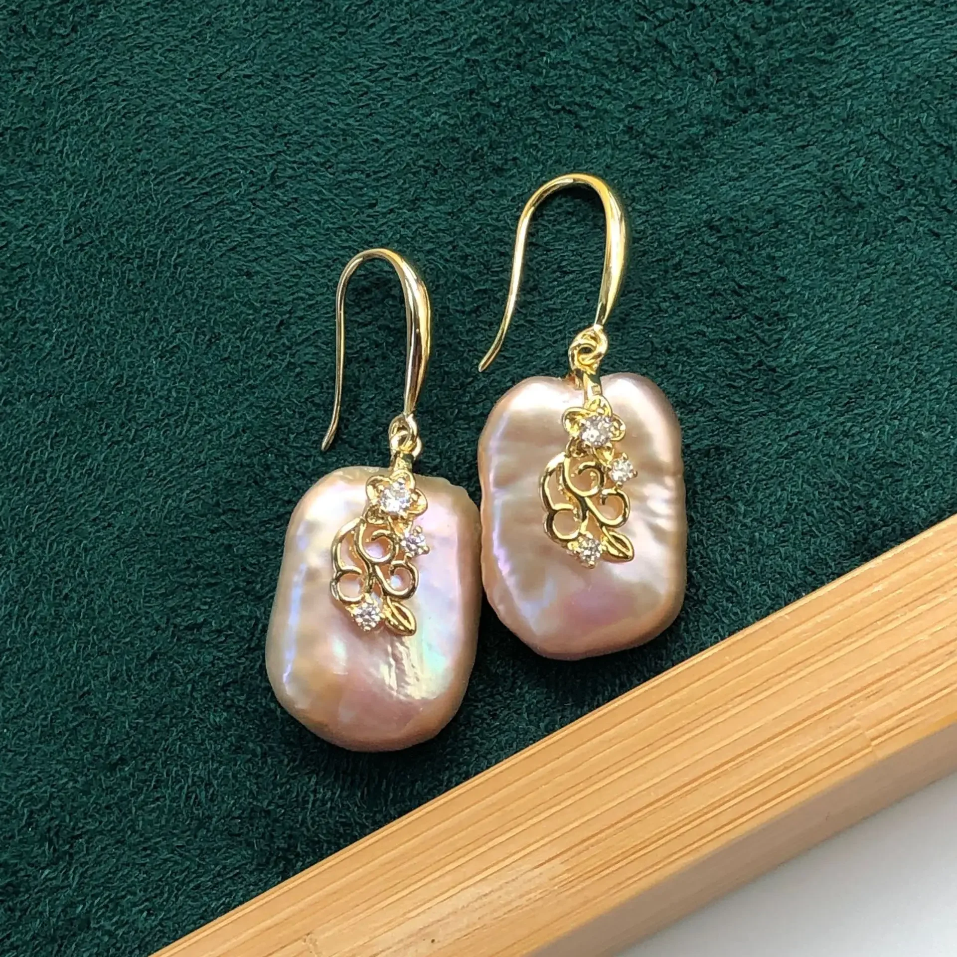 

Natural Purple Baroque Pearl Copper Plated Hook Earrings for Women Crystal Rhinestone Drop Earrings Charm Jewelry Gifts