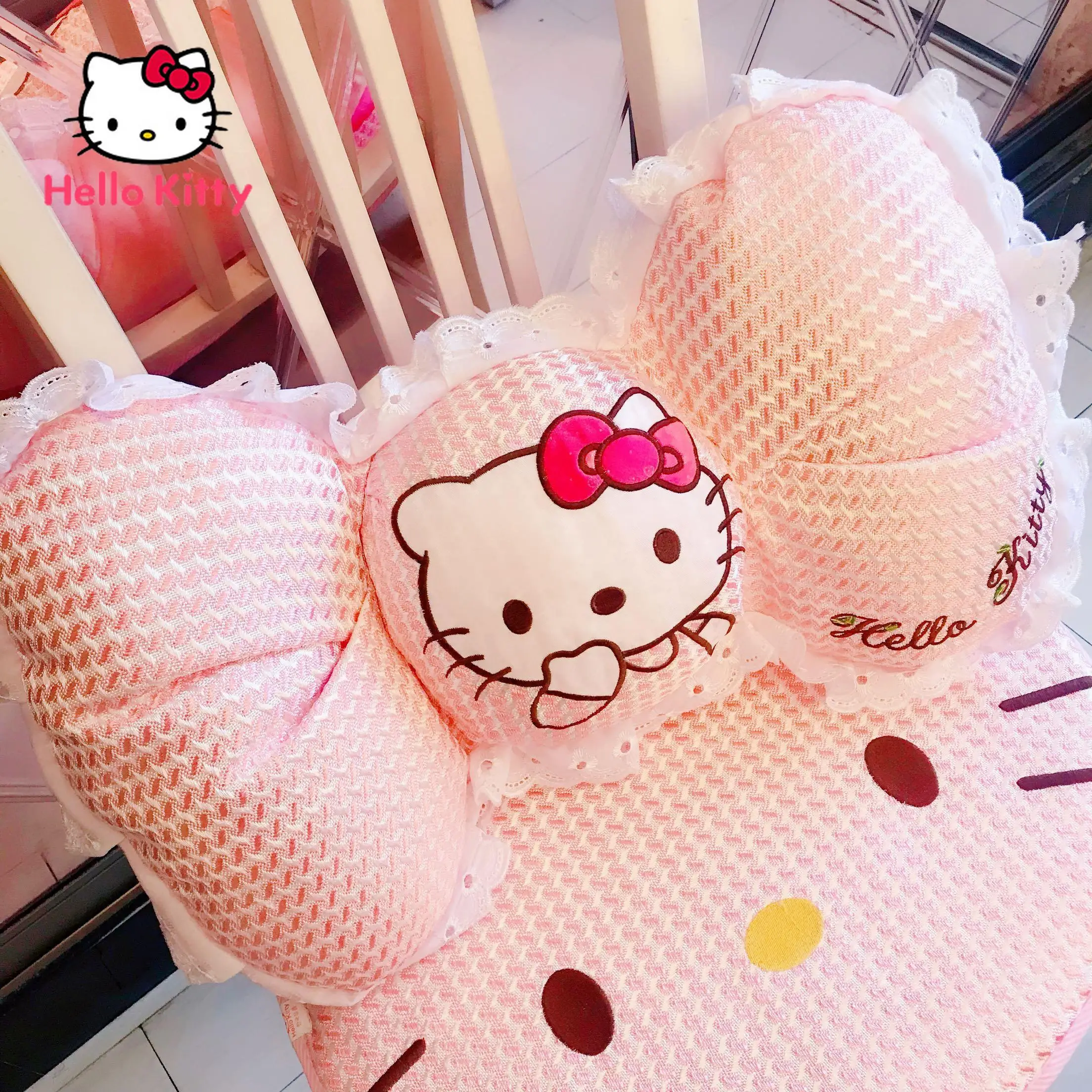 

TAKARA TOMY Hello Kitty Household Small Chair Cushion Car Seat Cushion Pillow Fashion Decoration