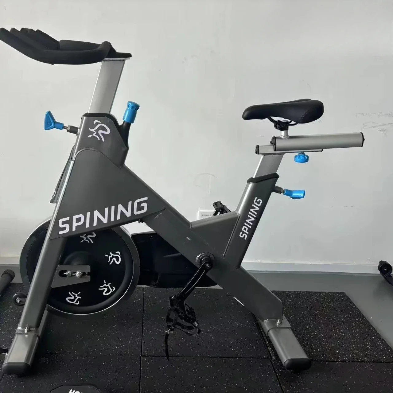 Commercial fitness equipment commercial intelligent fitness aerobics cycling rotary bicycle professional