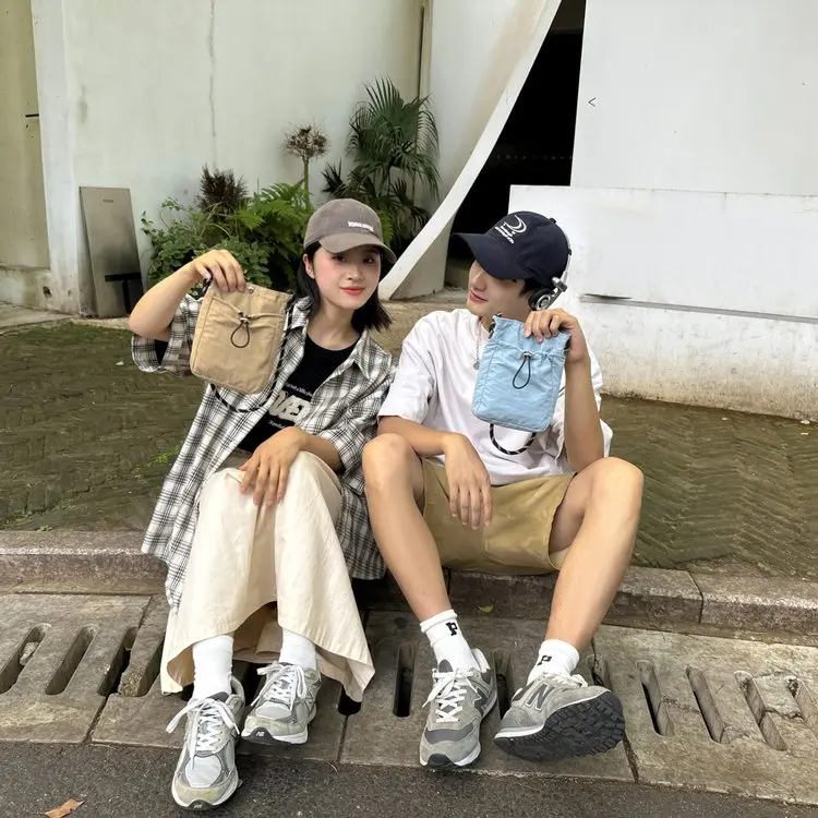 

Lightweight Crossbody Bag for Women Summer 2024 Trendy Walking Outfit Mobile Phone Key Change Bag Nylon Material Casual Use