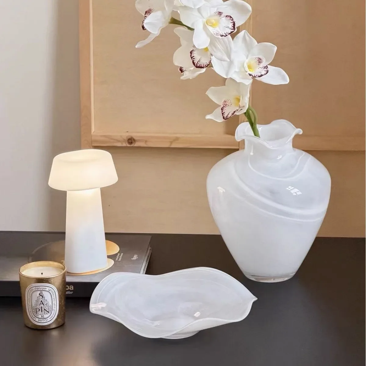 White Song Dynasty aesthetics, white wabi sand windshield vase, high-end niche ornament, desktop vase.