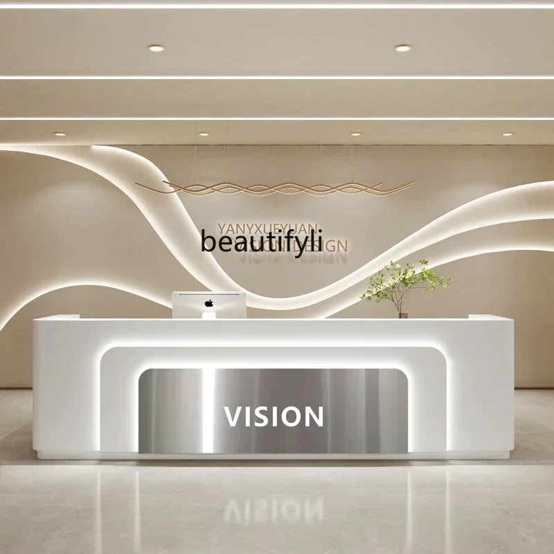 53 متجر لبيع الملابس الصغيرة، صالون تجميل، أمين الصندوق، مكتب الاستقبال، مكتب دليل عيادة الفم